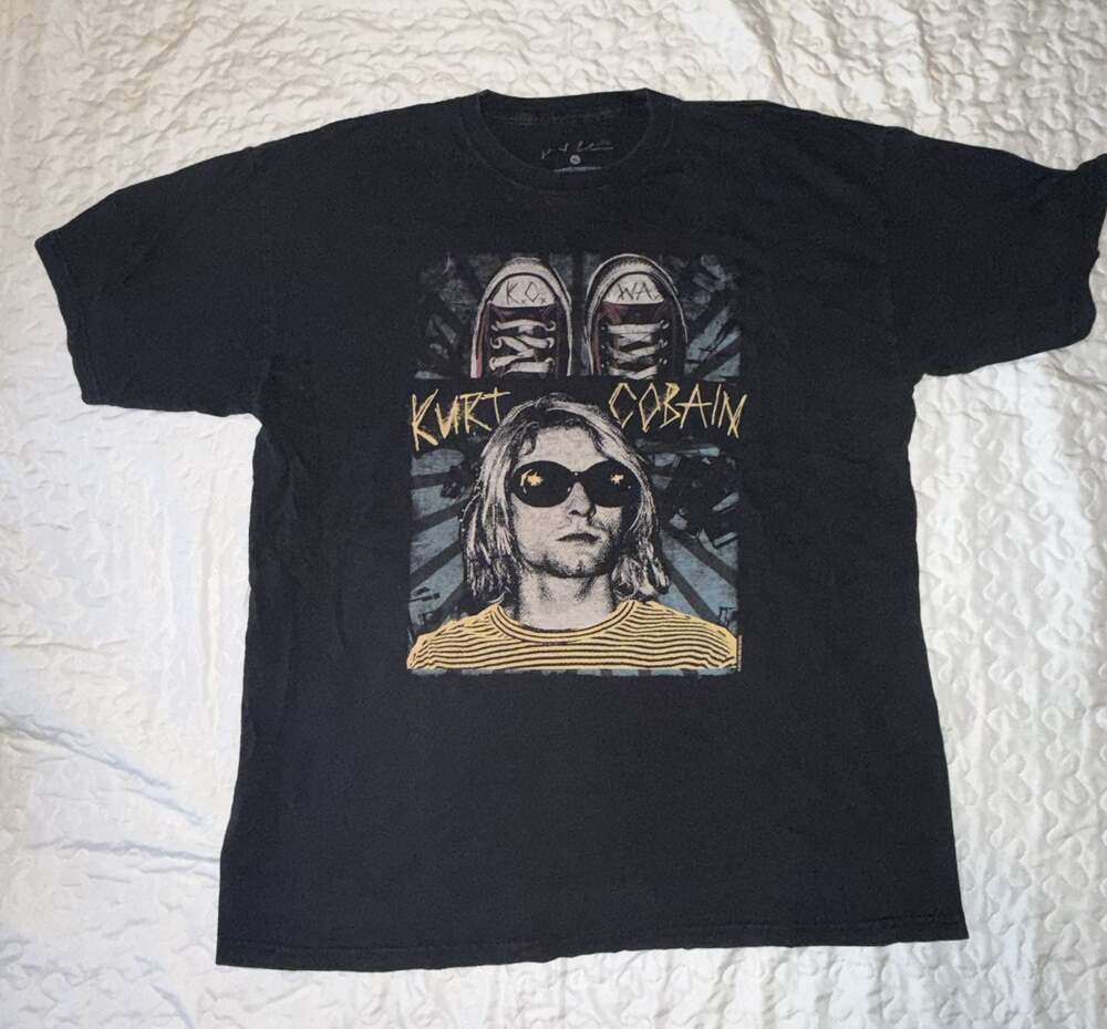 Kurt Cobain Sunglasses Converse Shoes Graphic T-Shirt Black XL